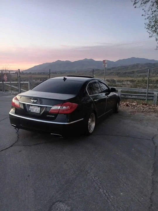 2013 Hyundai Genesis - Image 5 of 8