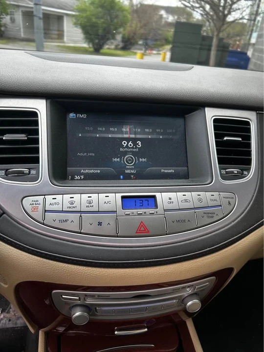 2013 Hyundai Genesis - Image 13 of 16