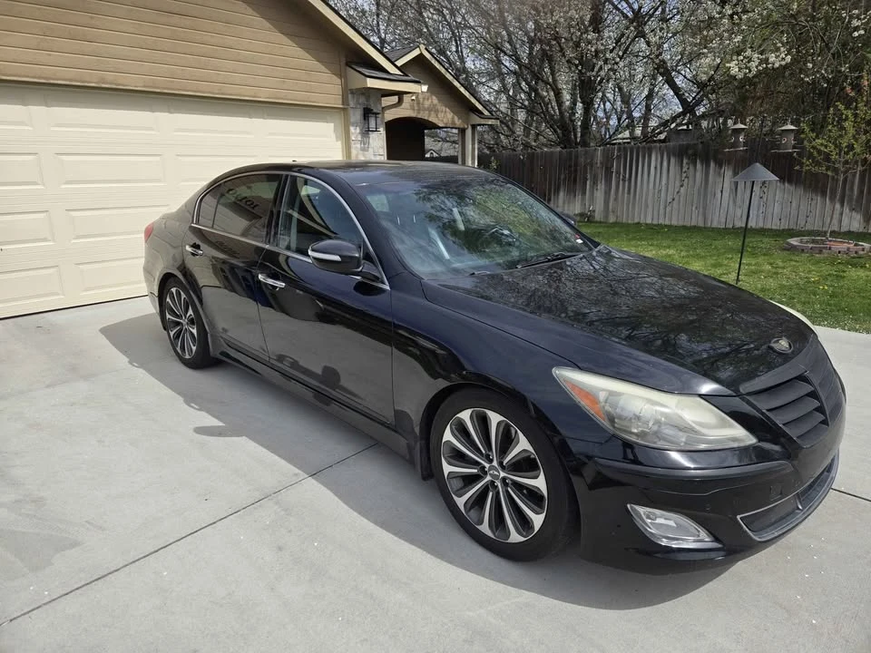 2013 Hyundai Genesis - Image 5 of 8