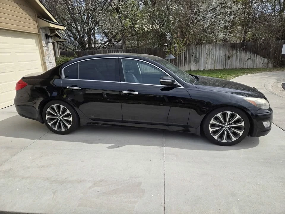2013 Hyundai Genesis - Image 7 of 8