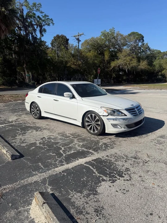 2013 Hyundai Genesis - Image 7 of 13