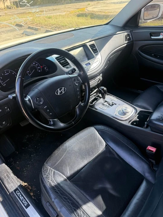 2013 Hyundai Genesis - Image 9 of 13