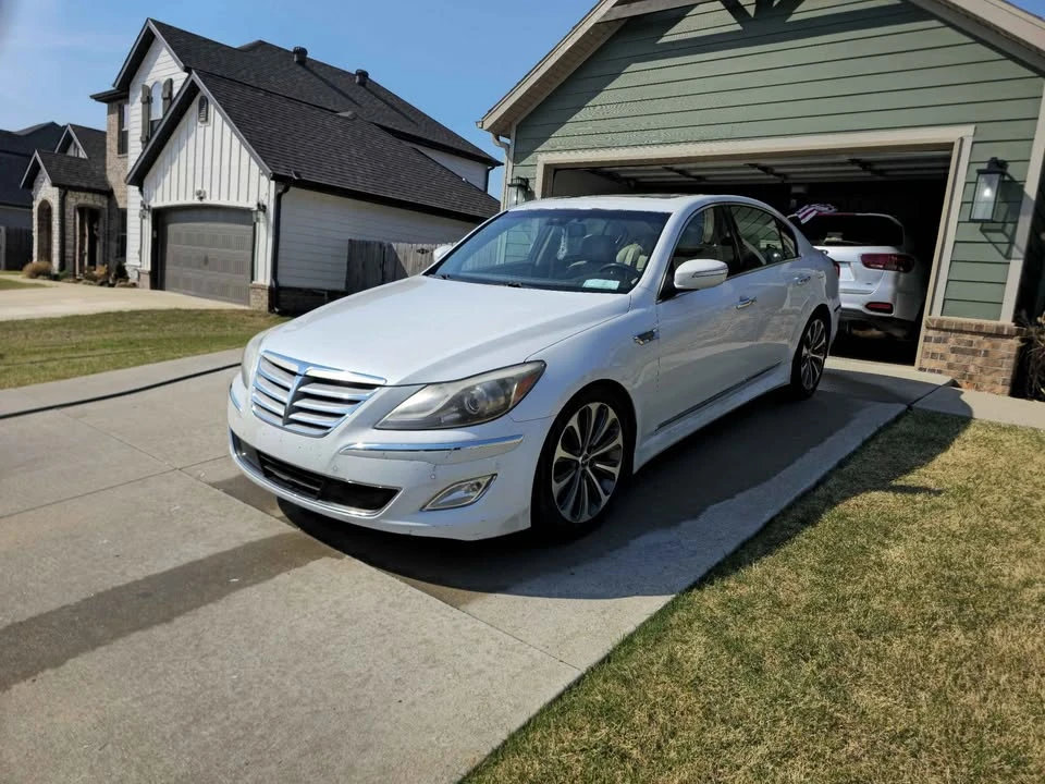 2013 Hyundai Genesis - Image 4 of 14
