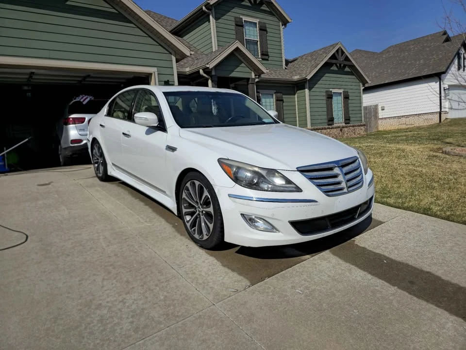 2013 Hyundai Genesis - Image 3 of 14