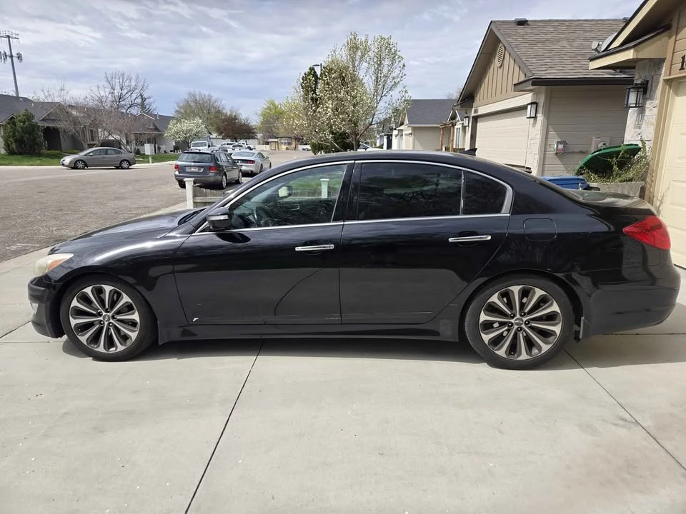 2013 Hyundai Genesis - Image 3 of 8