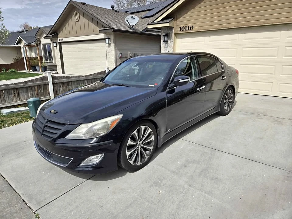 2013 Hyundai Genesis - Image 2 of 8