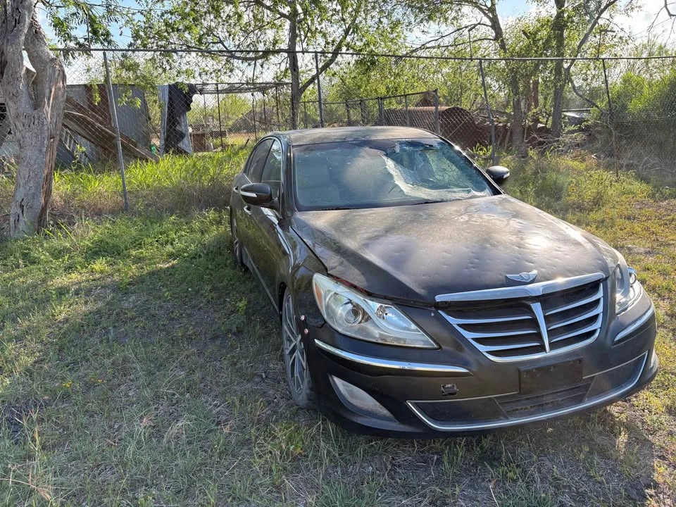 2013 Hyundai Genesis - Image 2 of 3