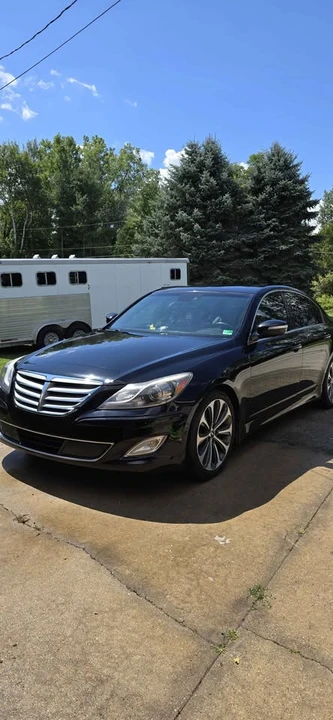 2013 Hyundai Genesis - Image 2 of 12