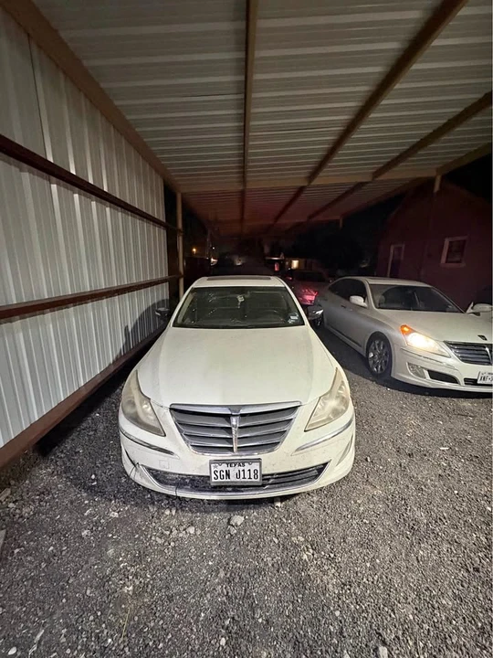2013 Hyundai Genesis - Image 2 of 5