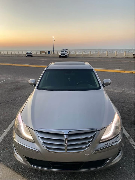 2013 Hyundai Genesis - Image 12 of 16