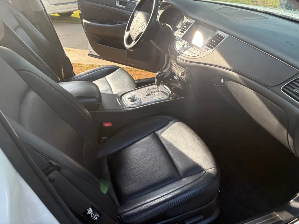 2013 Hyundai Genesis - Image 15 of 20