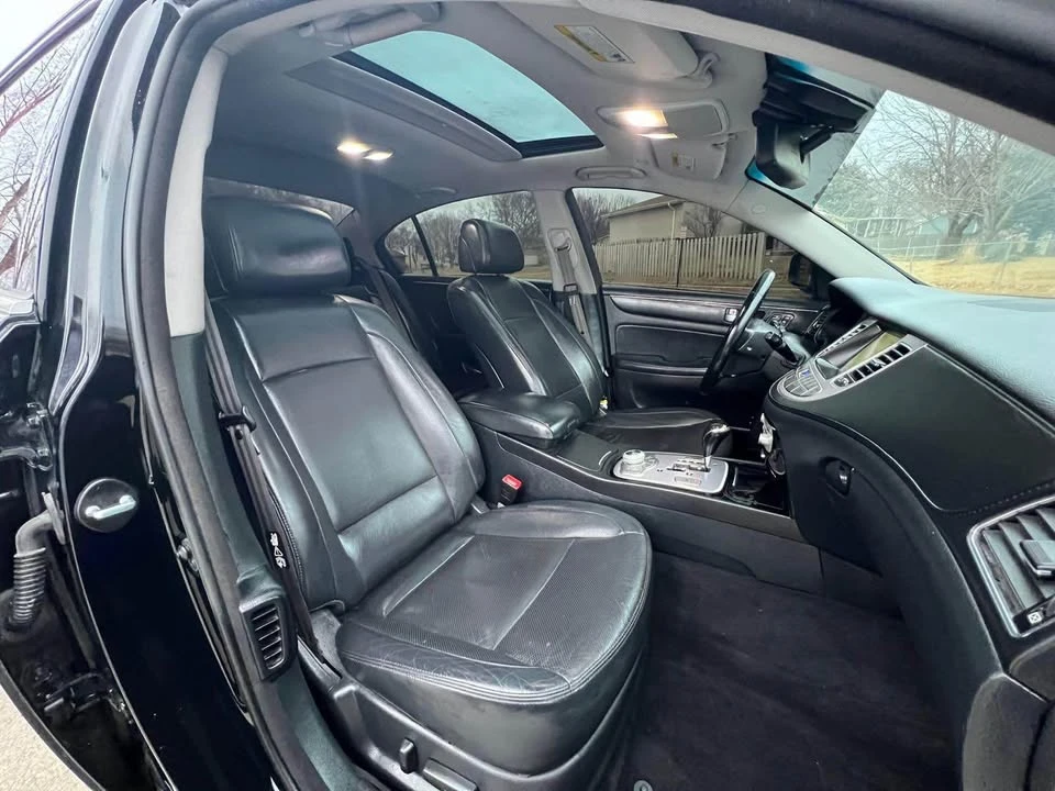 2013 Hyundai Genesis - Image 11 of 14