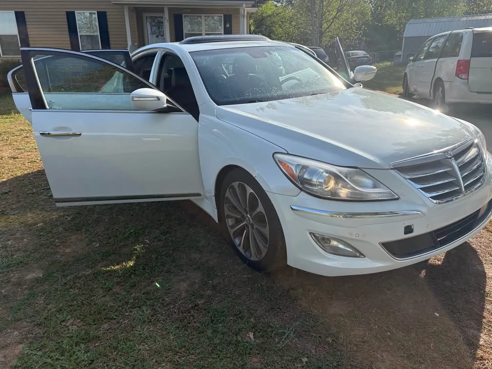 2013 Hyundai Genesis - Image 19 of 20