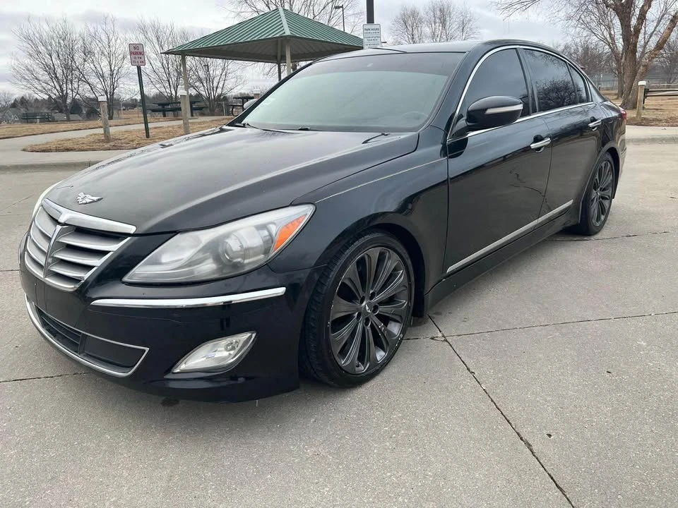 2013 Hyundai Genesis - Image 2 of 14