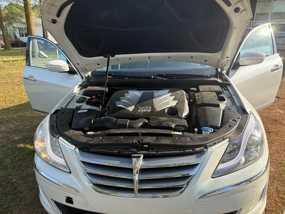 2013 Hyundai Genesis - Image 4 of 20