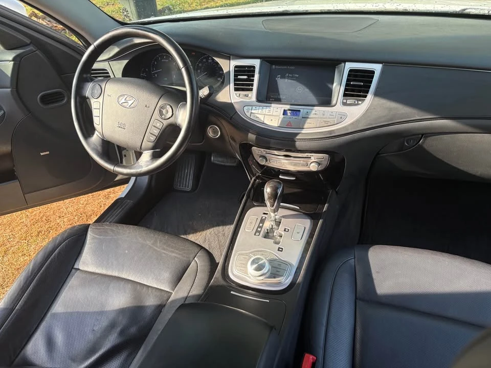 2013 Hyundai Genesis - Image 12 of 20