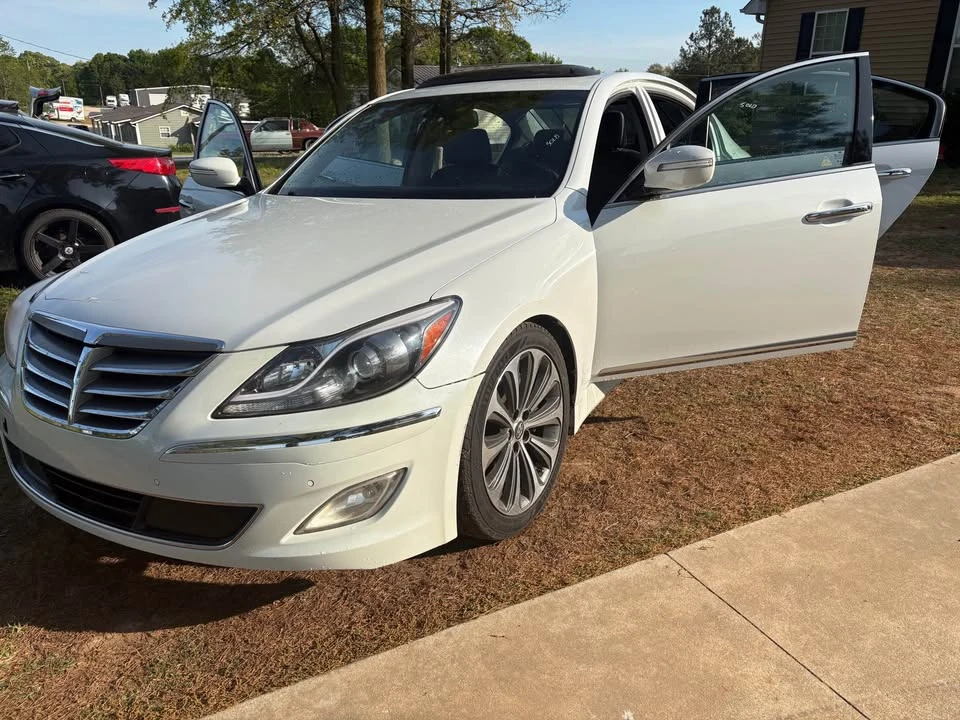 2013 Hyundai Genesis - Image 2 of 20