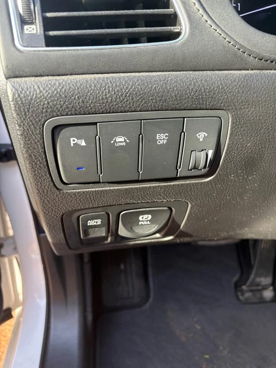 2013 Hyundai Genesis - Image 7 of 20