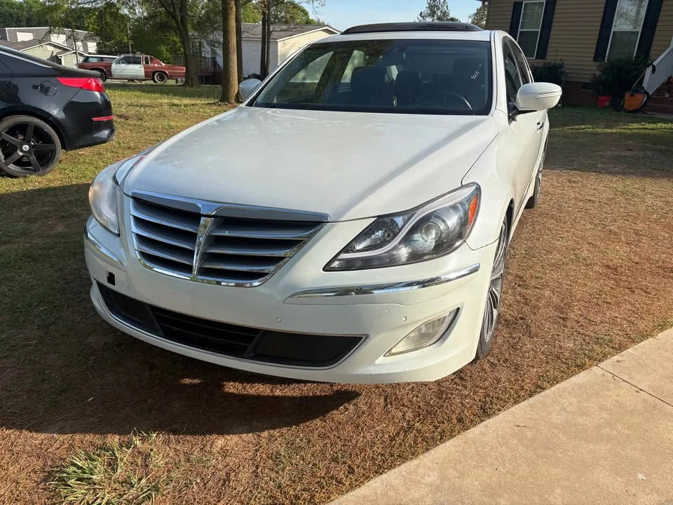 2013 Hyundai Genesis - Image 18 of 20