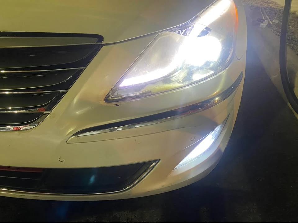 2013 Hyundai Genesis - Image 7 of 10