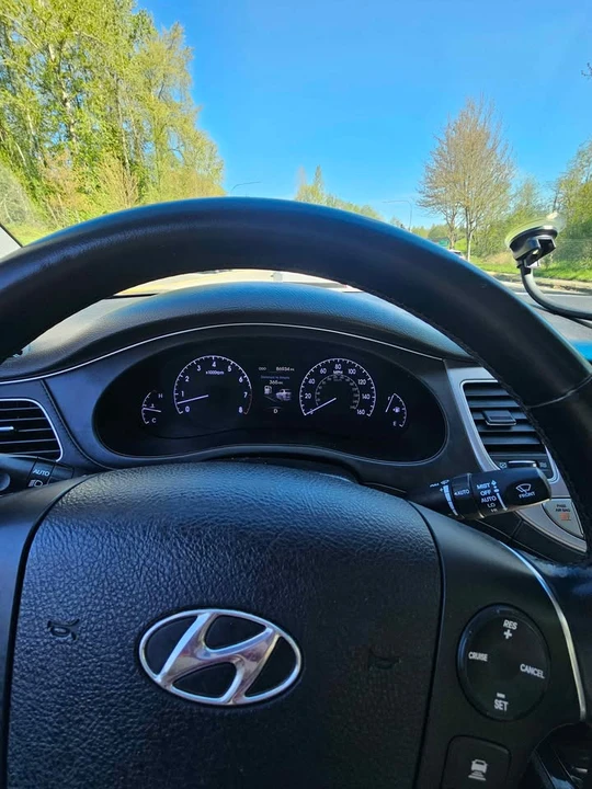 2013 Hyundai Genesis - Image 7 of 14