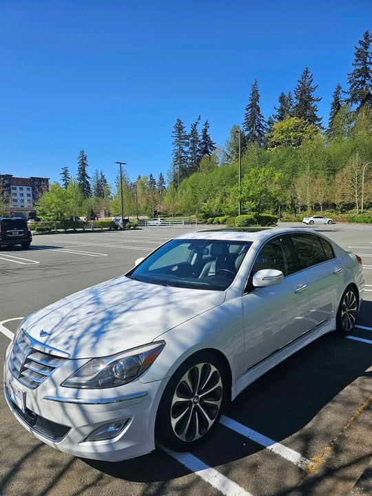 2013 Hyundai Genesis - Image 2 of 14