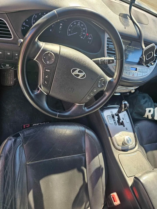 2013 Hyundai Genesis - Image 11 of 14