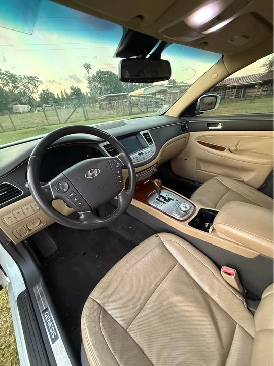 2013 Hyundai Genesis - Image 10 of 19