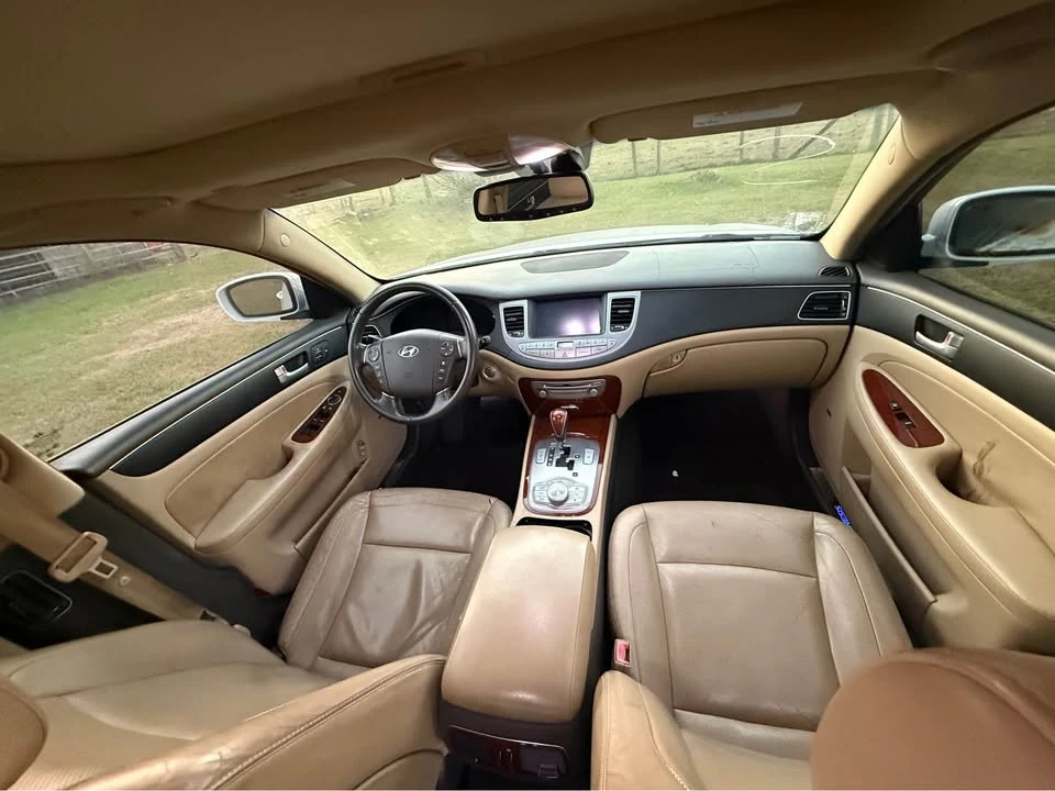 2013 Hyundai Genesis - Image 18 of 19