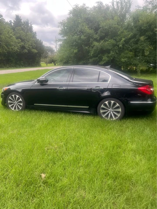 2013 Hyundai Genesis - Image 2 of 2