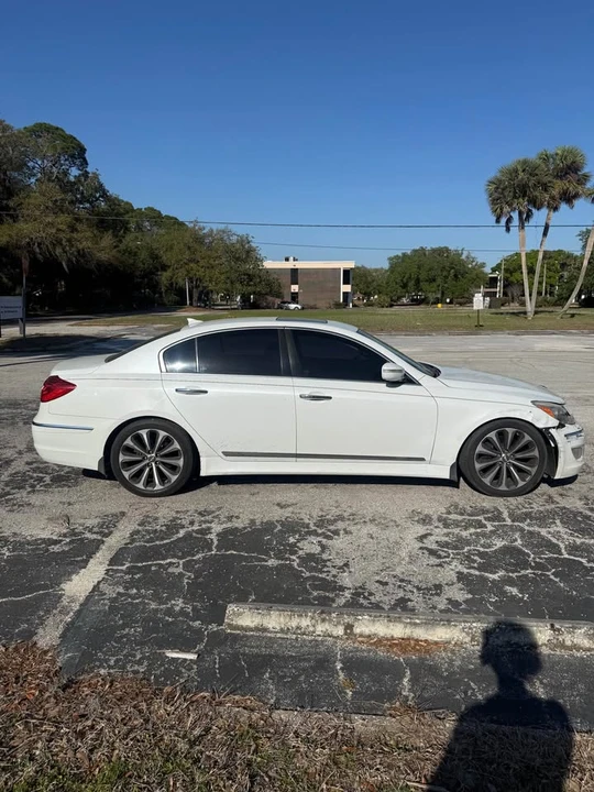 2013 Hyundai Genesis - Image 6 of 13