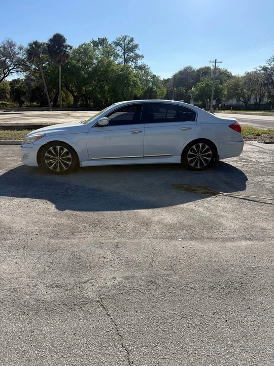 2013 Hyundai Genesis - Image 2 of 13