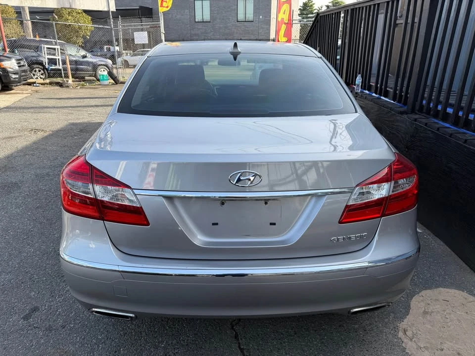 2013 Hyundai Genesis - Image 5 of 8