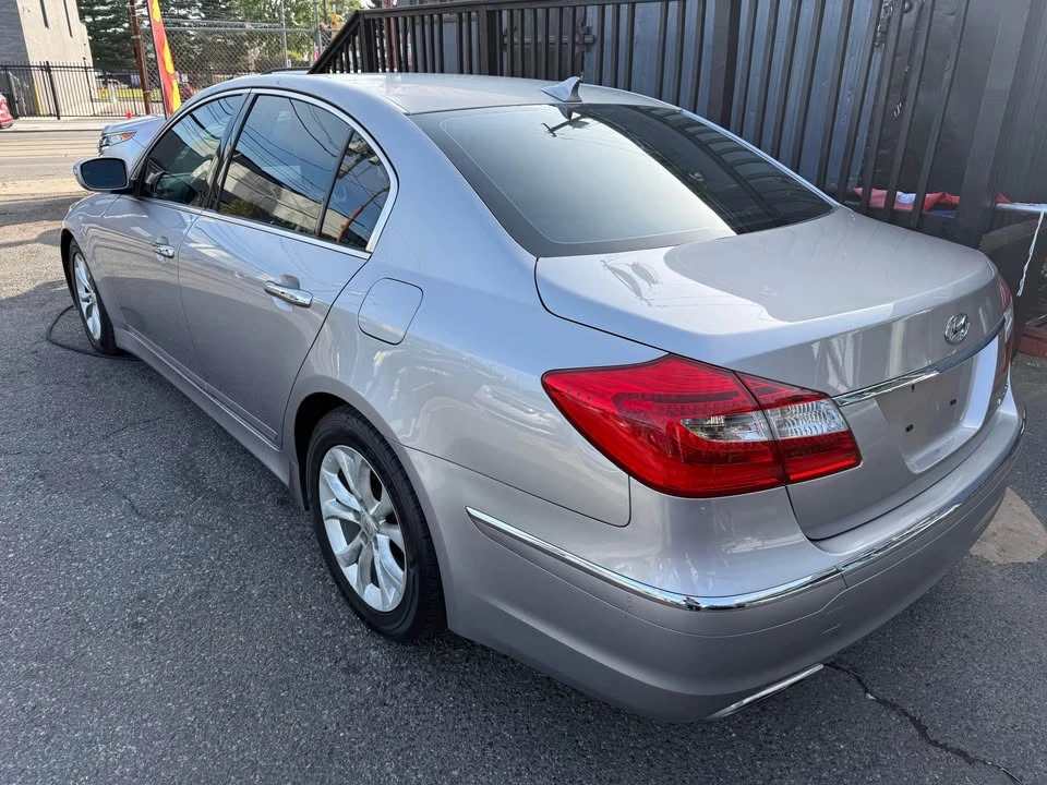 2013 Hyundai Genesis - Image 4 of 8