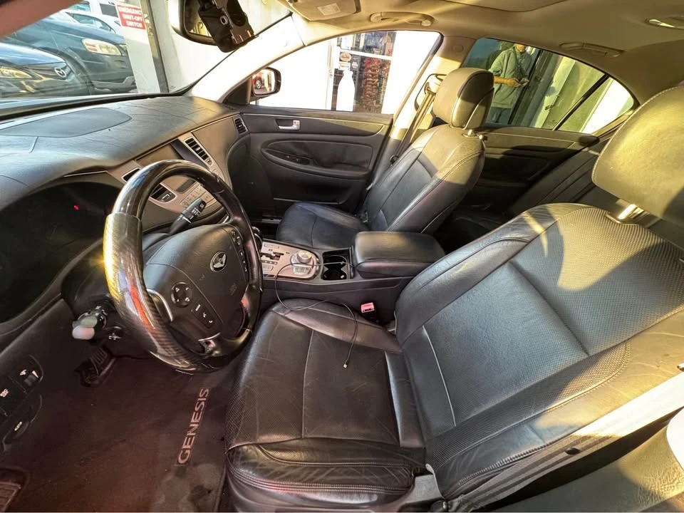 2013 Hyundai Genesis - Image 8 of 11