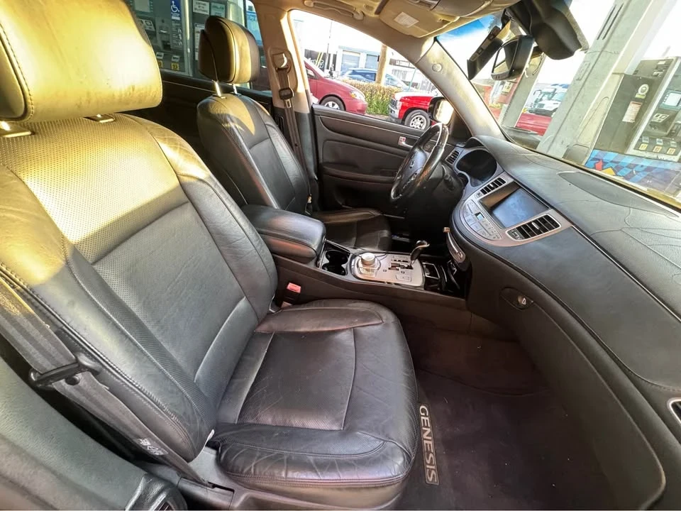 2013 Hyundai Genesis - Image 7 of 11