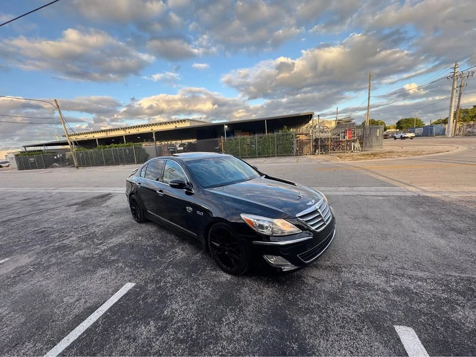 2013 Hyundai Genesis - Image 2 of 11
