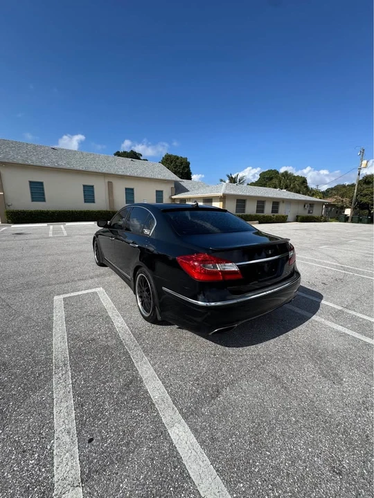 2013 Hyundai Genesis - Image 2 of 11