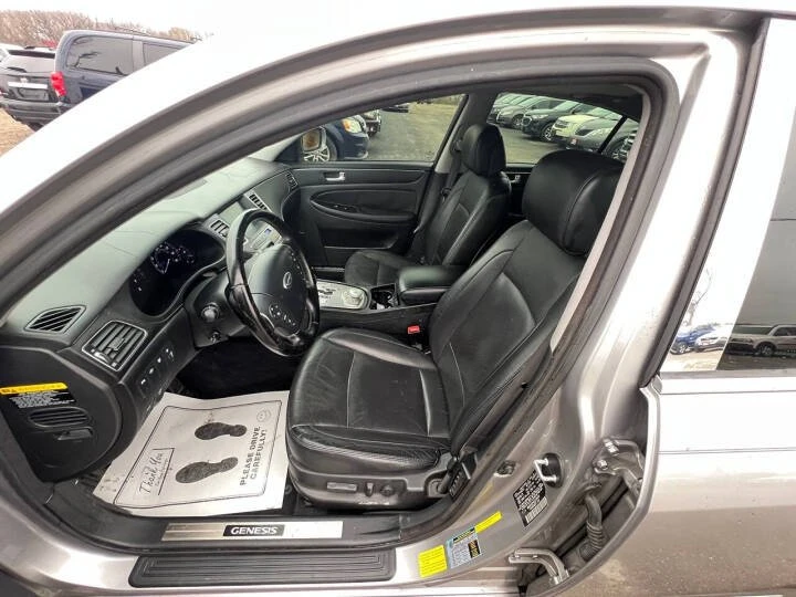 2013 Hyundai Genesis - Image 15 of 20