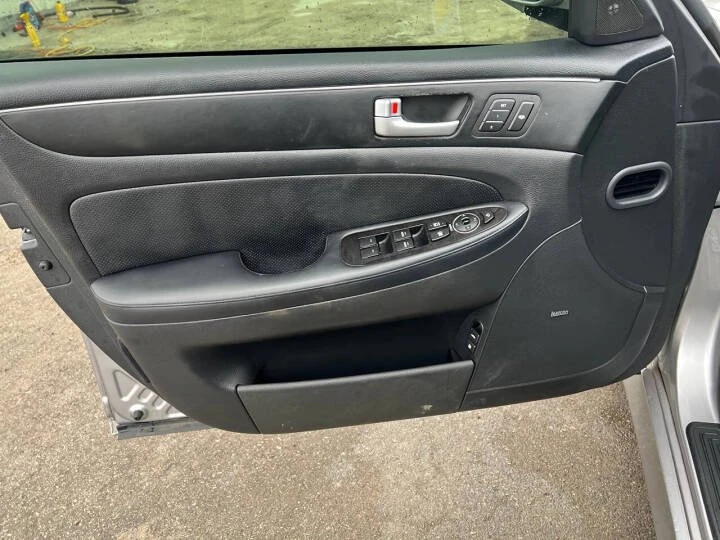 2013 Hyundai Genesis - Image 11 of 20