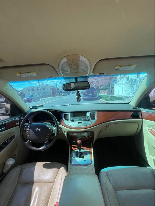 2013 Hyundai Genesis - Image 15 of 20