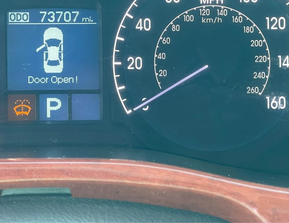 2013 Hyundai Genesis - Image 11 of 20