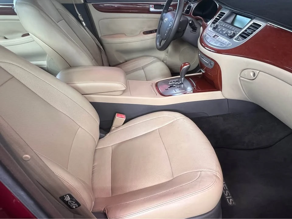 2013 Hyundai Genesis - Image 15 of 19