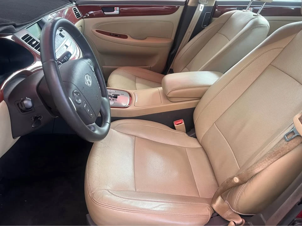 2013 Hyundai Genesis - Image 9 of 19
