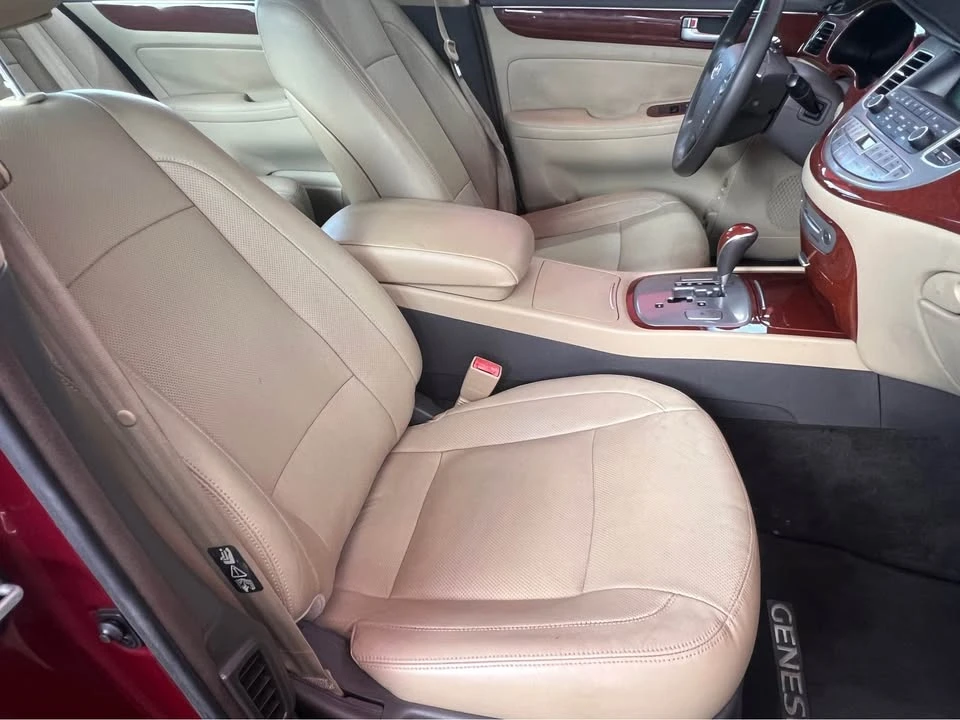 2013 Hyundai Genesis - Image 16 of 19