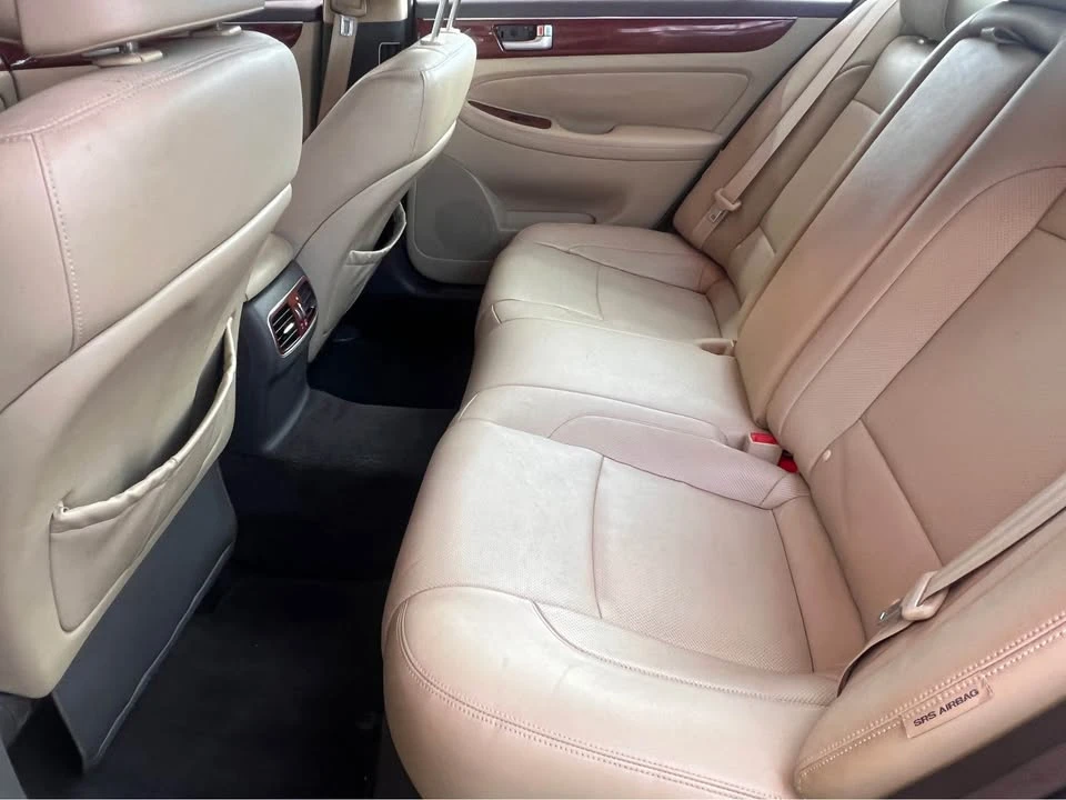 2013 Hyundai Genesis - Image 13 of 19