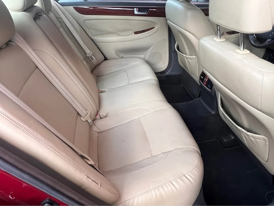 2013 Hyundai Genesis - Image 14 of 19