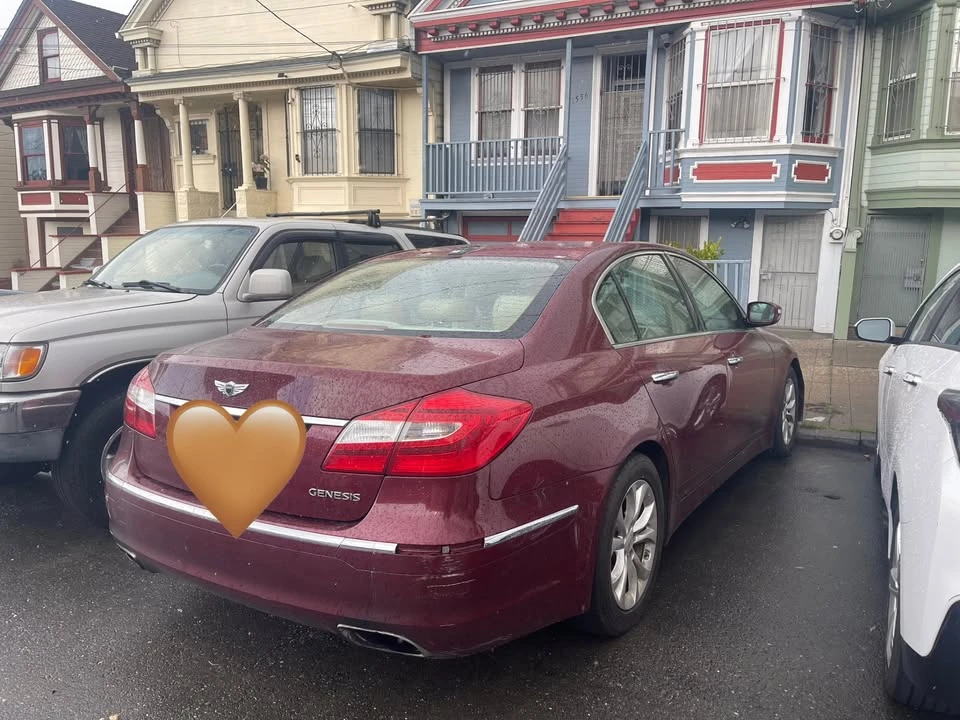 2013 Hyundai Genesis - Image 2 of 18