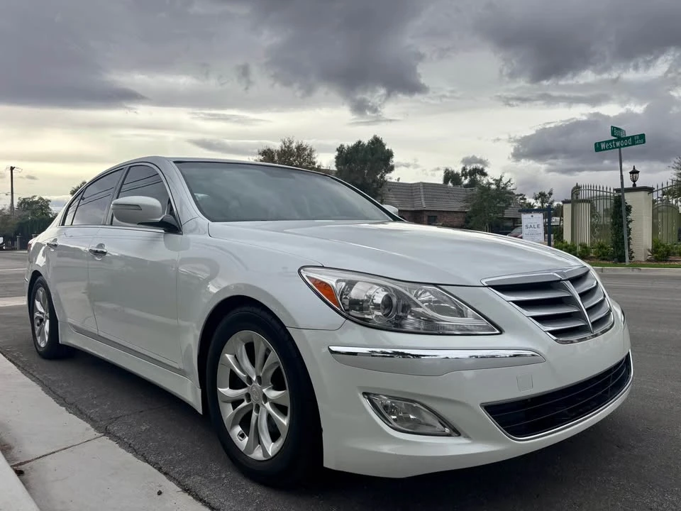 2013 Hyundai Genesis - Image 4 of 8
