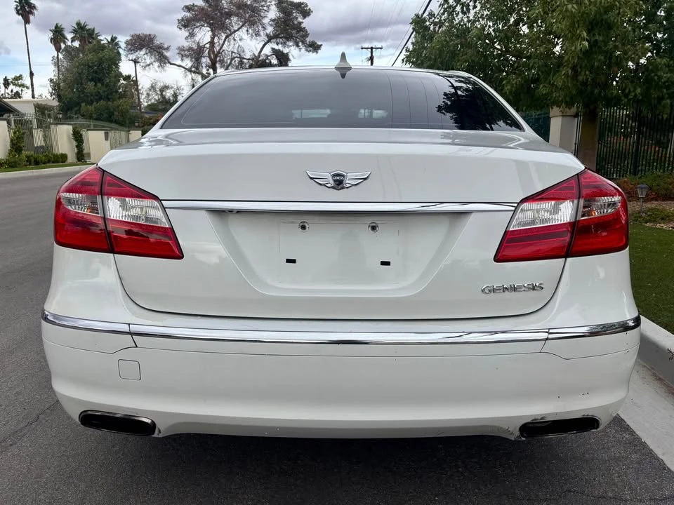 2013 Hyundai Genesis - Image 5 of 8